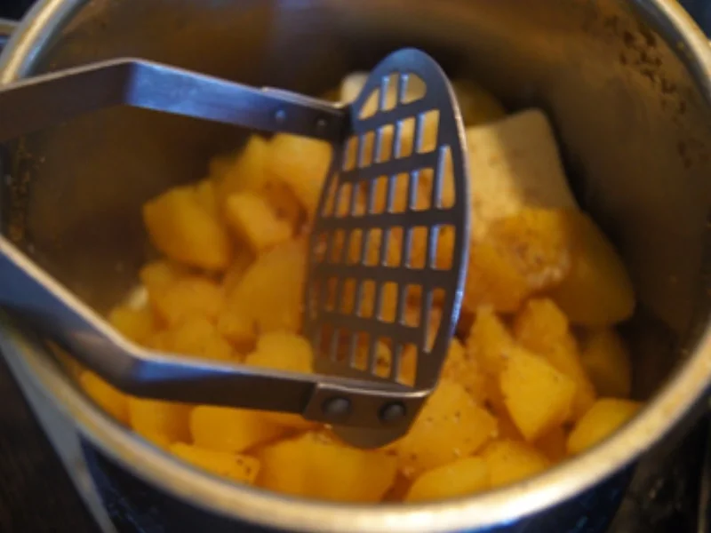 Rezept: Fleischwurst mit Röstzwiebeln, Blumenkohl und Kartoffelstampf Bild Nr. 19 Fleischwurst mit Röstzwiebeln, Blumenkohl und Kartoffelstampf - Rezept - Bild Nr. 19