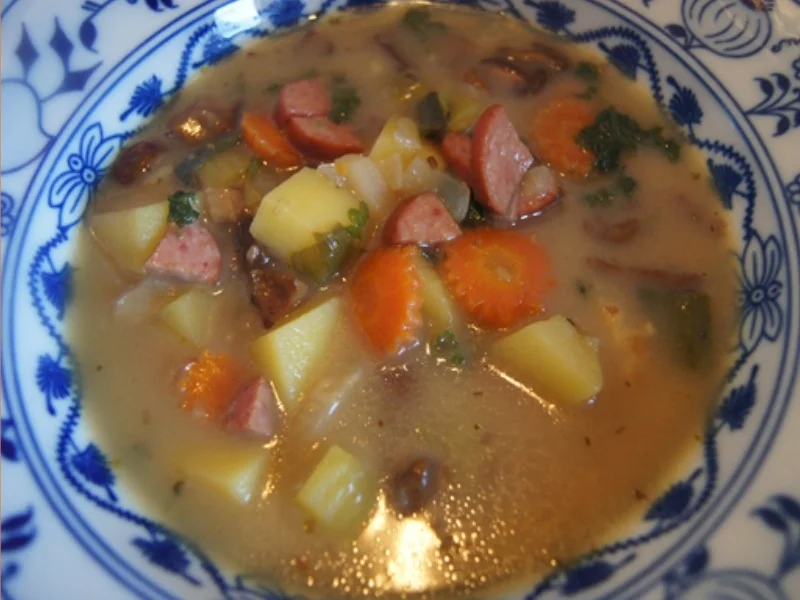 Kartoffelsuppe mit Steinpilzen und Cabanossi - Rezept - Bild Nr. 2
