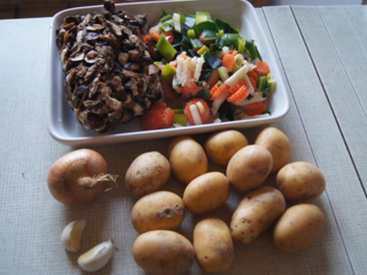Kartoffelsuppe mit Steinpilzen und Cabanossi - Rezept - Bild Nr. 3