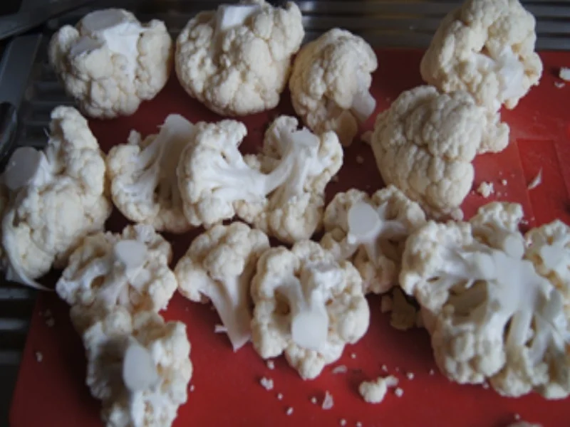 Rezept: Ausgebackener Blumenkohl mit Nürnberger Rostbratwürstchen und Kartoffelstampf Bild Nr. 4 Ausgebackener Blumenkohl mit Nürnberger Rostbratwürstchen und Kartoffelstampf - Rezept - Bild Nr. 4