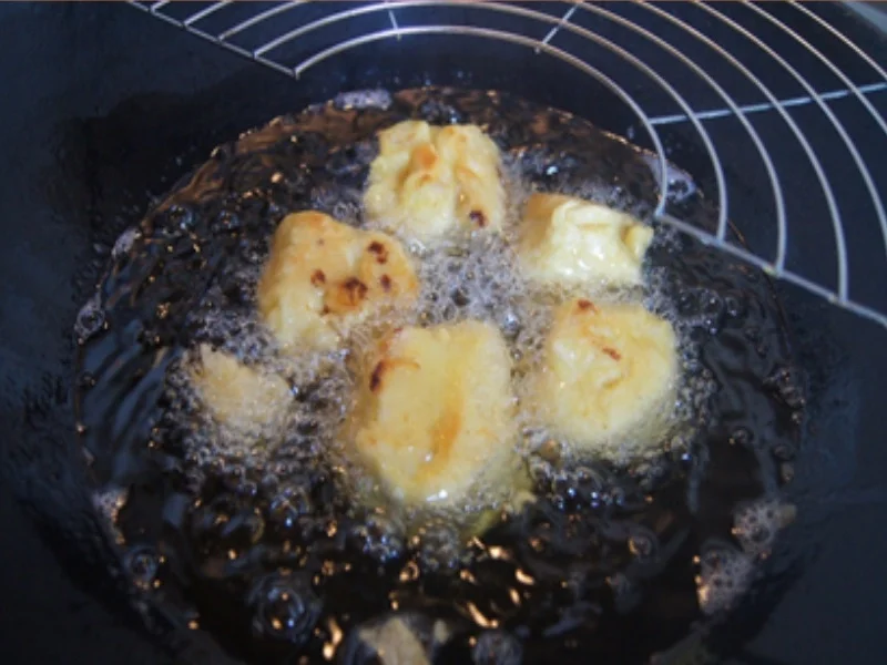 Rezept: Ausgebackener Blumenkohl mit Nürnberger Rostbratwürstchen und Kartoffelstampf Bild Nr. 8 Ausgebackener Blumenkohl mit Nürnberger Rostbratwürstchen und Kartoffelstampf - Rezept - Bild Nr. 8