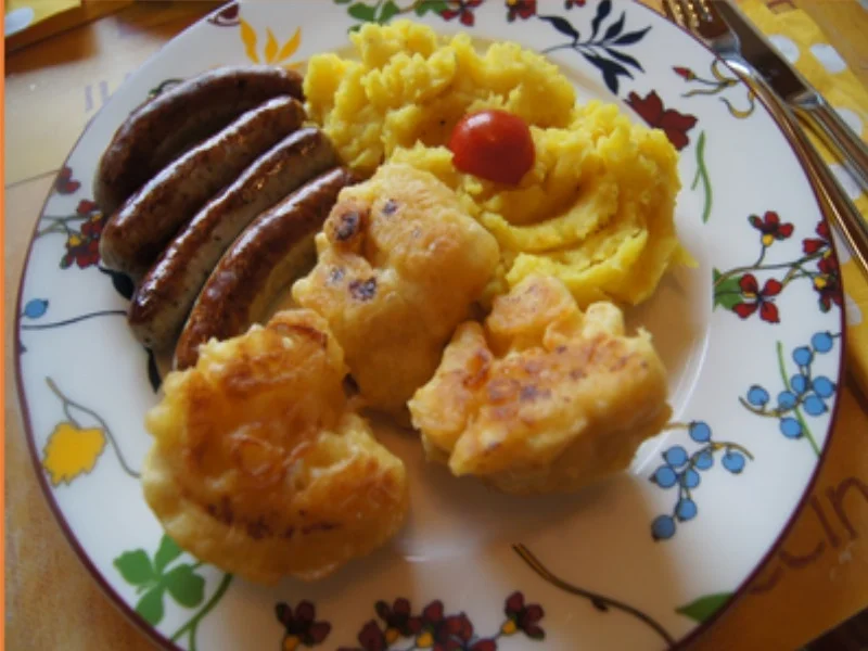 Rezept: Ausgebackener Blumenkohl mit Nürnberger Rostbratwürstchen und Kartoffelstampf Bild Nr. 15 Ausgebackener Blumenkohl mit Nürnberger Rostbratwürstchen und Kartoffelstampf - Rezept - Bild Nr. 15