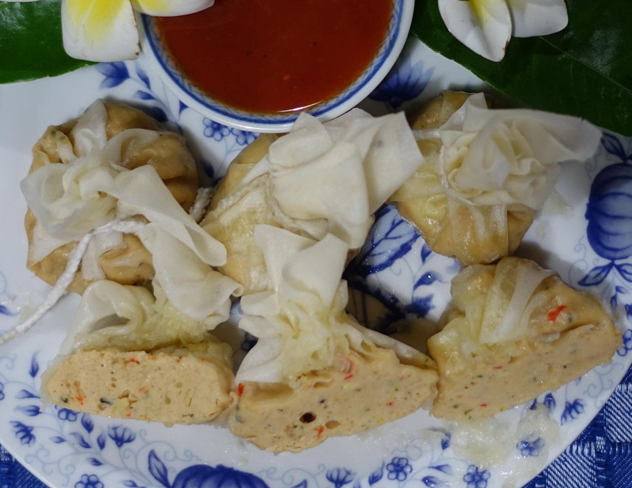Gedämpfte Wan Tan gefüllt mit Hühnerfleisch und Krabben - Rezept ...