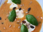 Möhrensüppchen mit Mozzarella und Basilikum - Rezept - Bild Nr. 2