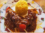 Paprika-Putenbrust-Spieße mit Sauce und gelber Basmatireis - Rezept - Bild Nr. 2