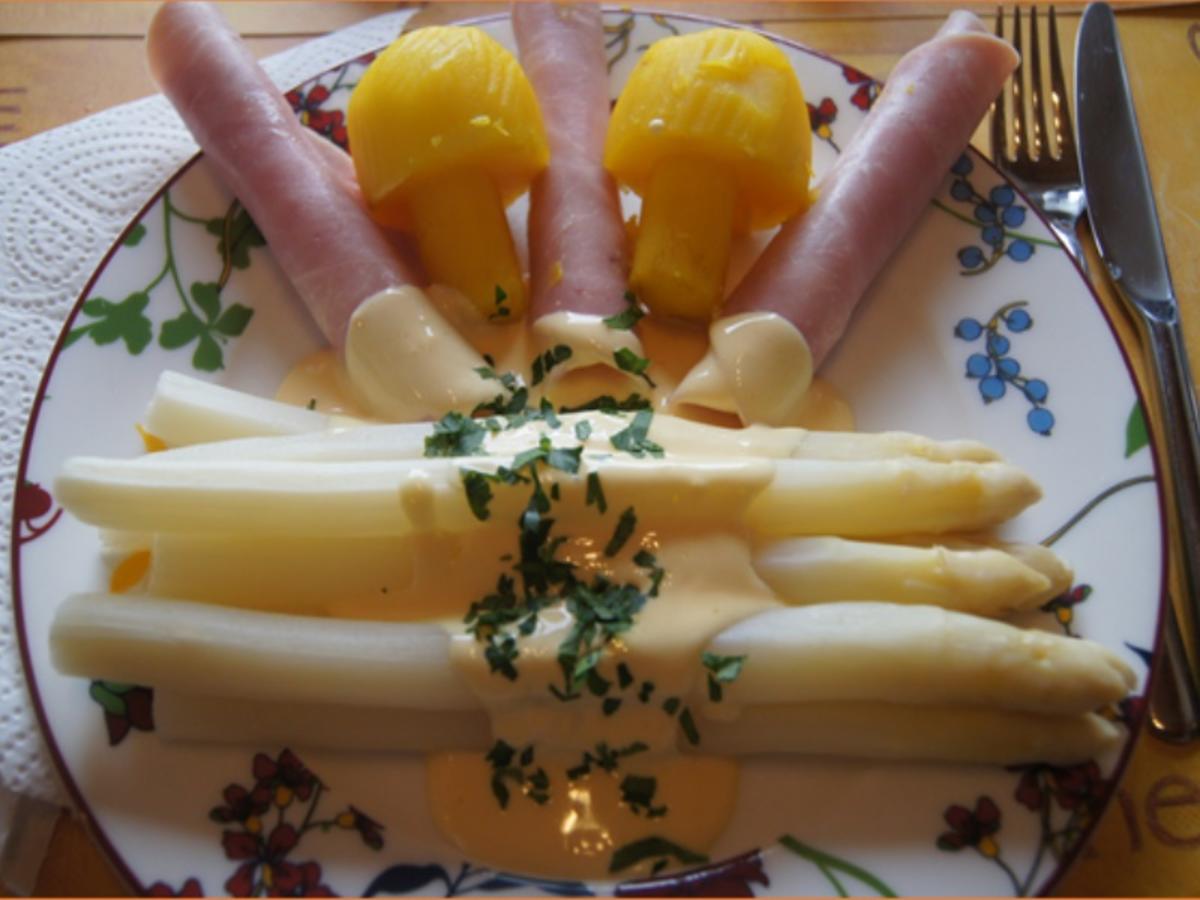 Frischer Spargel mit Sauce Hollandaise, gekochten Schinken und ...