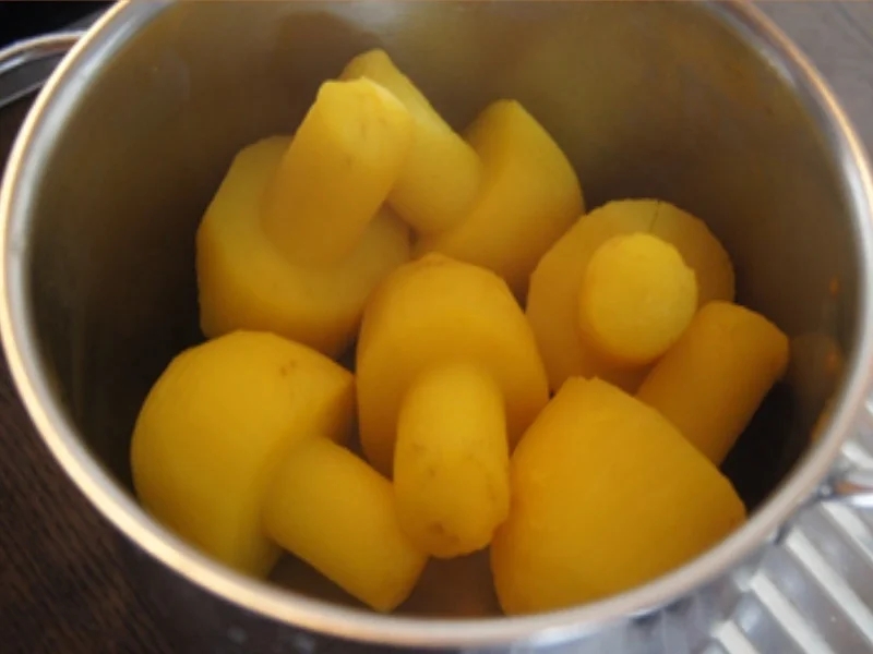 Frischer Spargel mit Sauce Hollandaise, gekochten Schinken und Kartoffelpilzen - Rezept - Bild Nr. 13