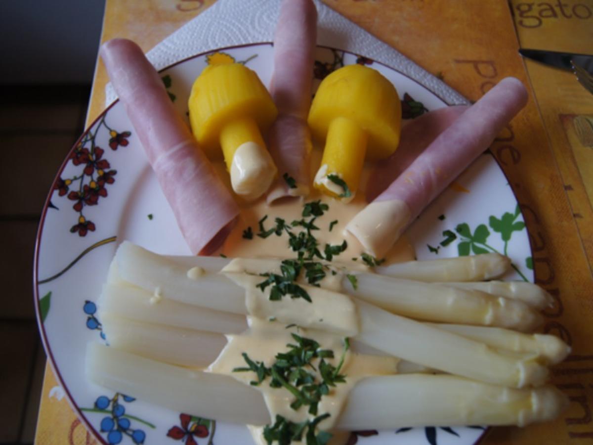 Frischer Spargel mit Sauce Hollandaise, gekochten Schinken und Kartoffelpilzen - Rezept - Bild Nr. 14