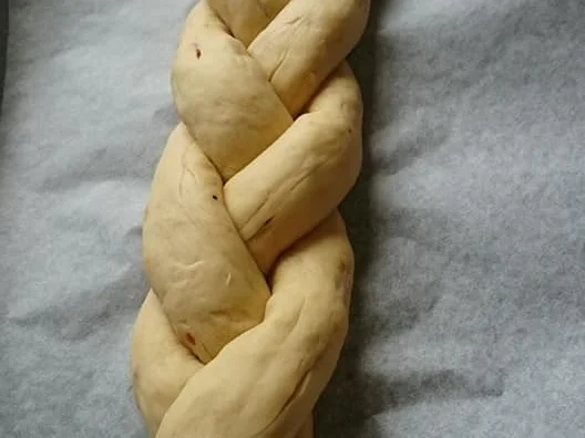 Hefezopf mit Pinienkernen - Rezept - Bild Nr. 10142