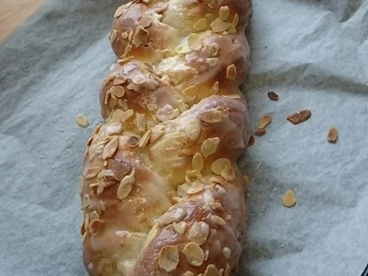 Hefezopf mit Pinienkernen - Rezept - Bild Nr. 10144