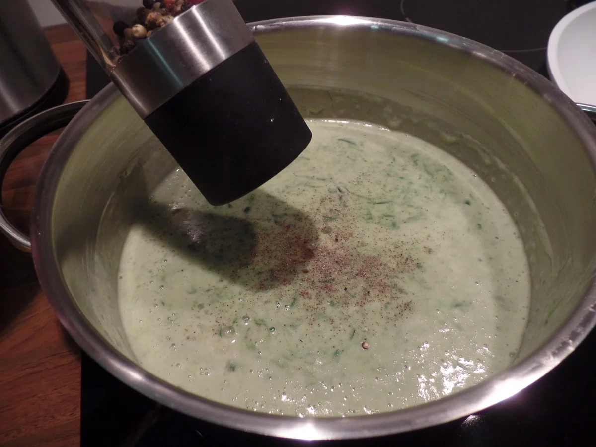 Bärlauchsuppe mit Pinienkernen - Rezept - Bild Nr. 10155