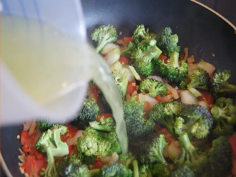 Rezept: Herzhaftes Brokkoli-Tomaten-Omelett Bild Nr. 9 Herzhaftes Brokkoli-Tomaten-Omelett - Rezept - Bild Nr. 9