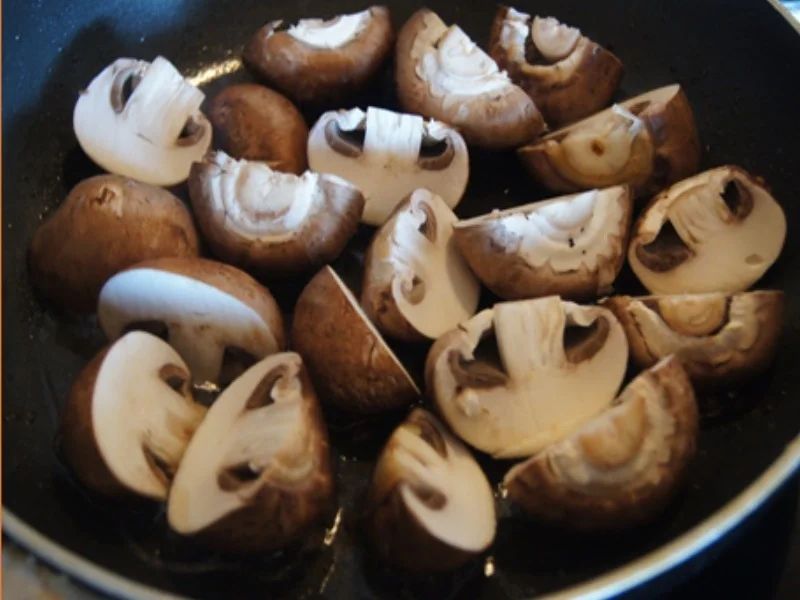 Rezept: Knusprige Schweinefilet Schnitzelchen mit Champignons und Süßkartoffelstampf Bild Nr. 11 Knusprige Schweinefilet Schnitzelchen mit Champignons und Süßkartoffelstampf - Rezept - Bild Nr. 11