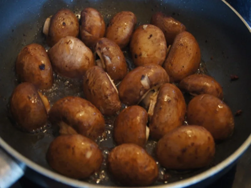 Rezept: Knusprige Schweinefilet Schnitzelchen mit Champignons und Süßkartoffelstampf Bild Nr. 12 Knusprige Schweinefilet Schnitzelchen mit Champignons und Süßkartoffelstampf - Rezept - Bild Nr. 12