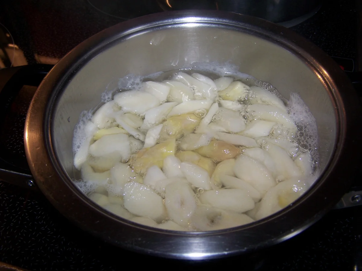 Butter- Grießnockerl-Suppe mit gefüllte Omeletten Spargel u. Champignon - Rezept - Bild Nr. 10147