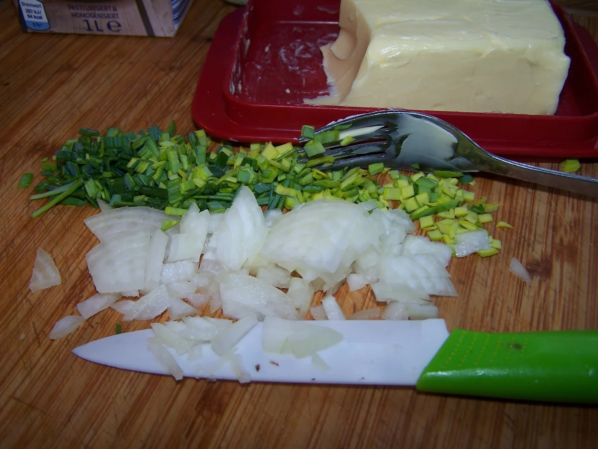 Butter- Grießnockerl-Suppe mit gefüllte Omeletten Spargel u. Champignon - Rezept - Bild Nr. 10155