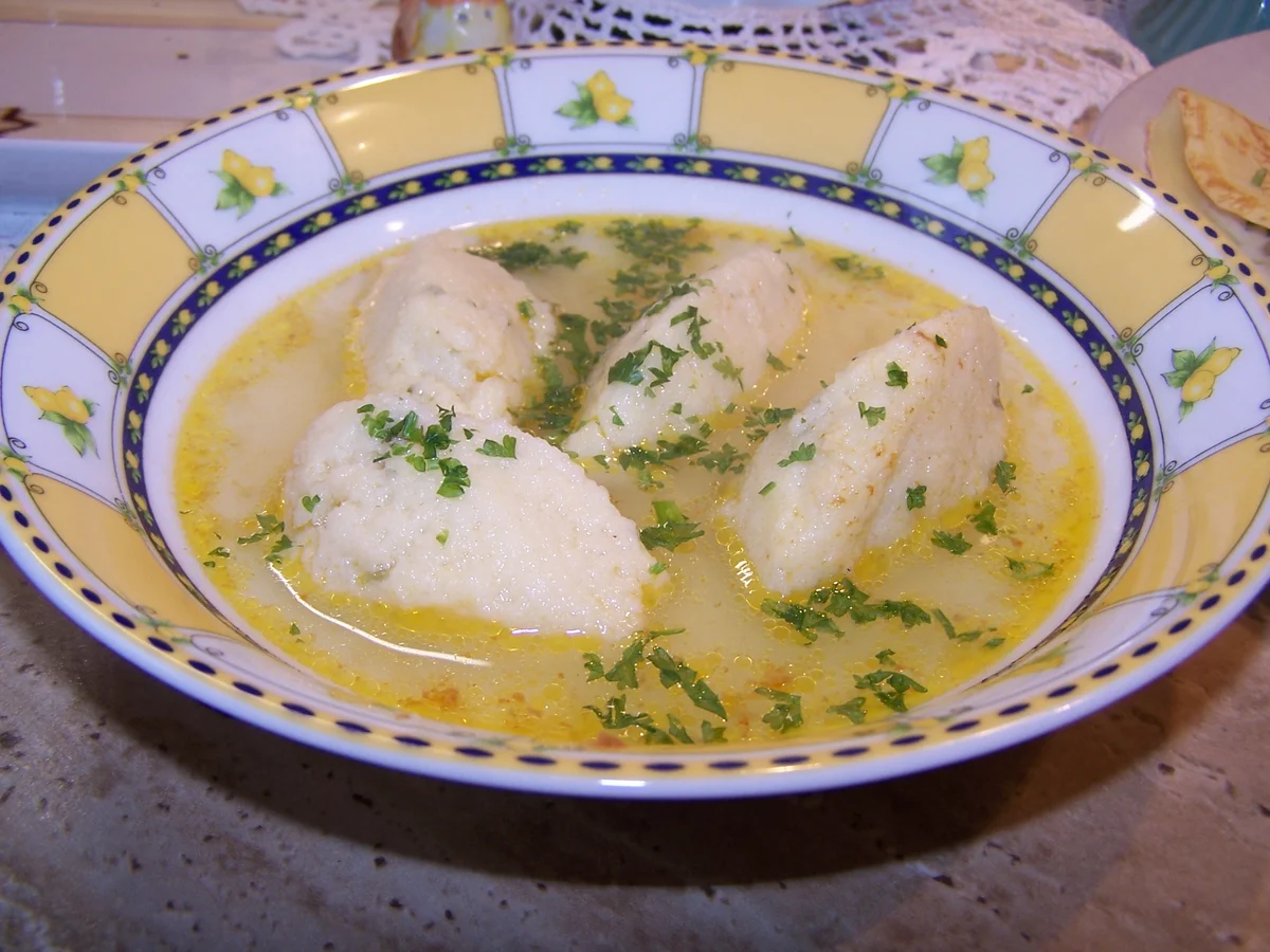 Butter- Grießnockerl-Suppe mit gefüllte Omeletten Spargel u. Champignon - Rezept - Bild Nr. 10156