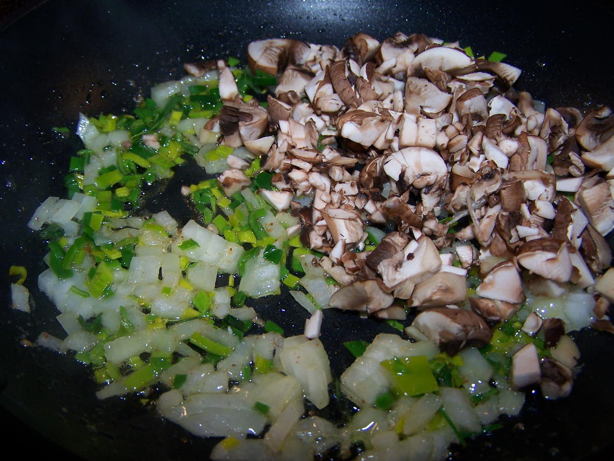 Butter- Grießnockerl-Suppe mit gefüllte Omeletten Spargel u. Champignon - Rezept - Bild Nr. 10163