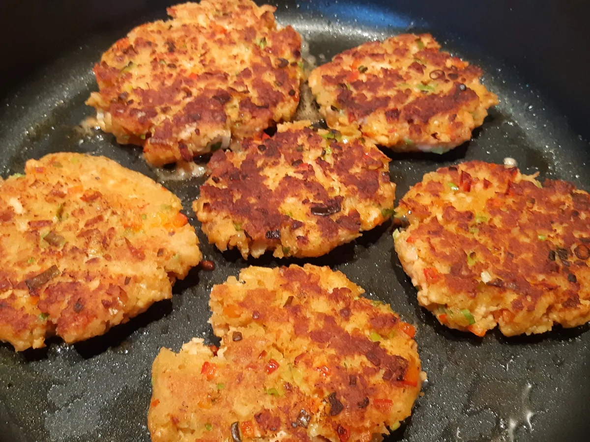 Lachs-Küchlein mit Dip - Rezept - Bild Nr. 3