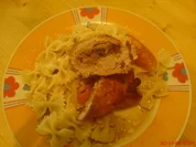 Putenrouladen mit Champignon-Speck-Zwiebel-Sahne gefüllt - Rezept