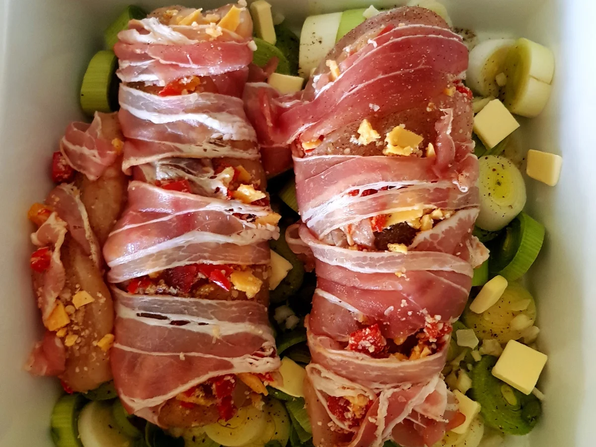 Rezept: Hasselbackhähnchen auf Lauchgemüse Bild Nr. 10183 Hasselbackhähnchen auf Lauchgemüse - Rezept - Bild Nr. 10183