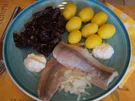 Matjesfilets mit kleinen Pellkartoffeln und Rote Bete Salat - Rezept - Bild Nr. 2
