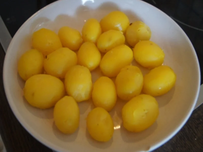 Rezept: Matjesfilets mit kleinen Pellkartoffeln und Rote Bete Salat Bild Nr. 7 Matjesfilets mit kleinen Pellkartoffeln und Rote Bete Salat - Rezept - Bild Nr. 7