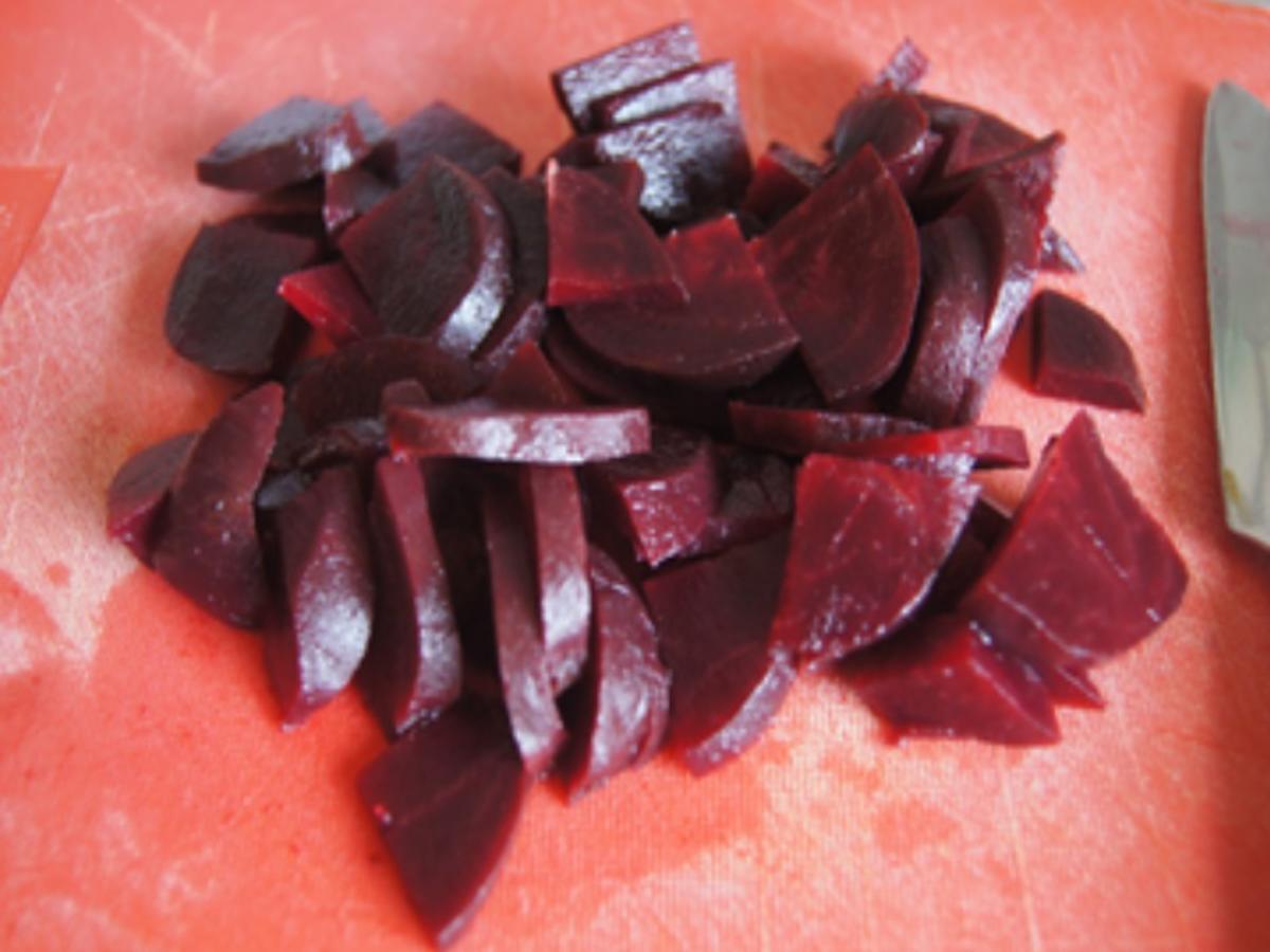 Matjesfilets mit kleinen Pellkartoffeln und Rote Bete Salat - Rezept - Bild Nr. 8