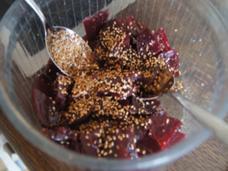 Rezept: Matjesfilets mit kleinen Pellkartoffeln und Rote Bete Salat Bild Nr. 9 Matjesfilets mit kleinen Pellkartoffeln und Rote Bete Salat - Rezept - Bild Nr. 9