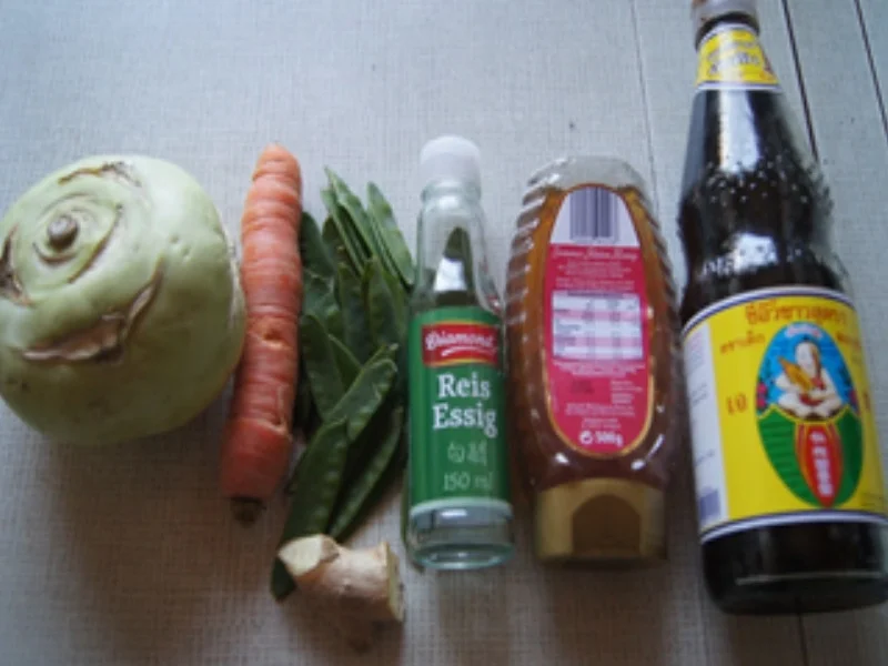 Rezept: Asiatischer Kohlrabi-Salat Bild Nr. 3 Asiatischer Kohlrabi-Salat - Rezept - Bild Nr. 3