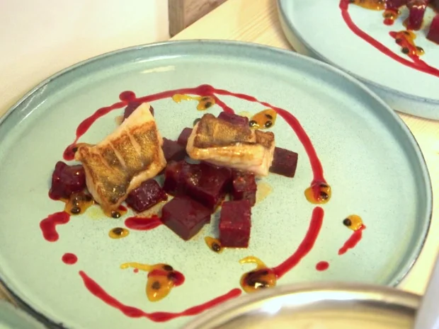 Zanderfilet mit roter Bete, Passionsfrucht und Joghurt - Rezept - Bild Nr. 2