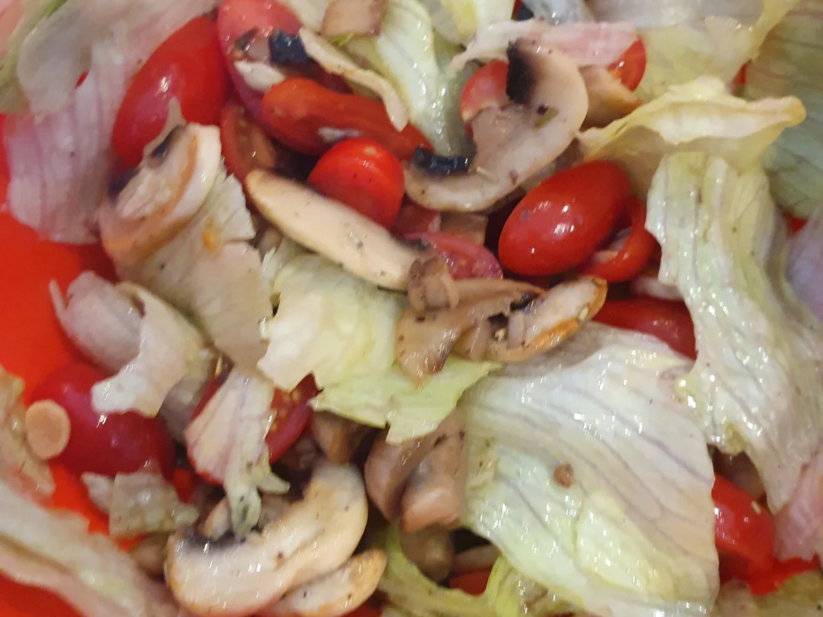 Salat mit Tomaten und Pilzen - Rezept - Bild Nr. 2