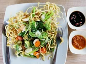 Knusprige Nudeln mit Cap Cay in süß-saurer Sauce - Rezept - Bild Nr. 2