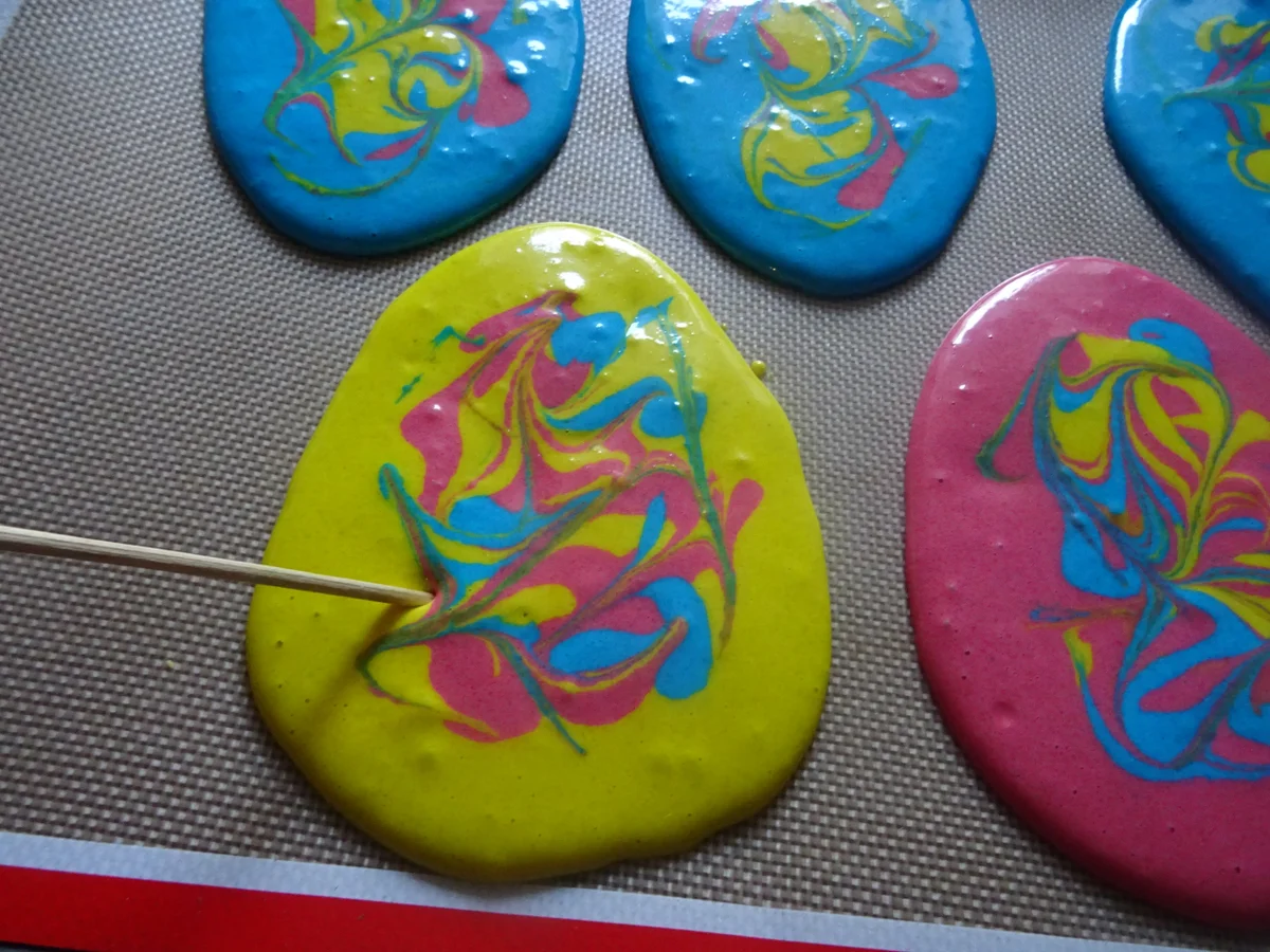 Rezept: Macaron-Ostereier XXL mit Vanille-Creme-Füllung Bild Nr. 6 Macaron-Ostereier XXL mit Vanille-Creme-Füllung - Rezept - Bild Nr. 6