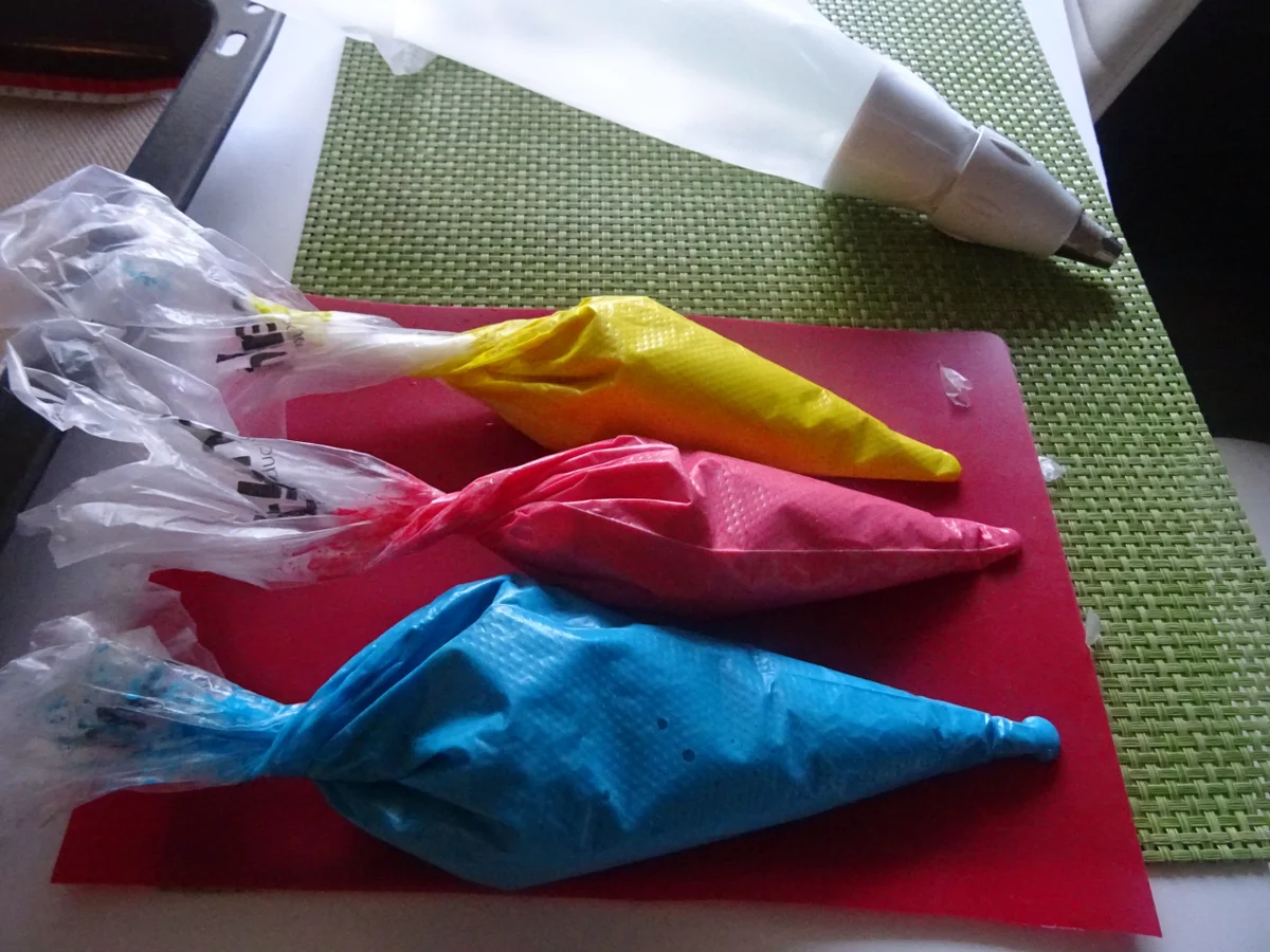 Rezept: Macaron-Ostereier XXL mit Vanille-Creme-Füllung Bild Nr. 8 Macaron-Ostereier XXL mit Vanille-Creme-Füllung - Rezept - Bild Nr. 8