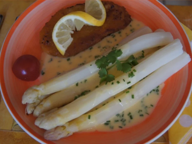 Rezept: Spargel mit Wiener Schnitzel vom Schwein und Zitronen Sauce Bild Nr. 2 Spargel mit Wiener Schnitzel vom Schwein und Zitronen Sauce - Rezept - Bild Nr. 2