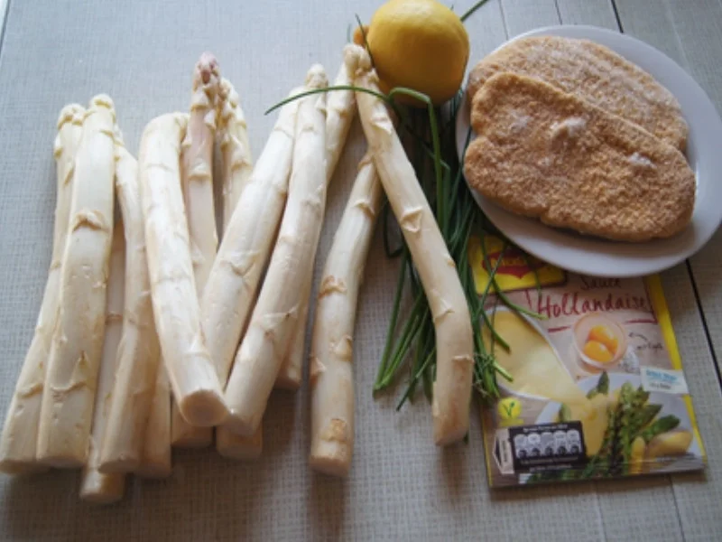 Rezept: Spargel mit Wiener Schnitzel vom Schwein und Zitronen Sauce Bild Nr. 3 Spargel mit Wiener Schnitzel vom Schwein und Zitronen Sauce - Rezept - Bild Nr. 3