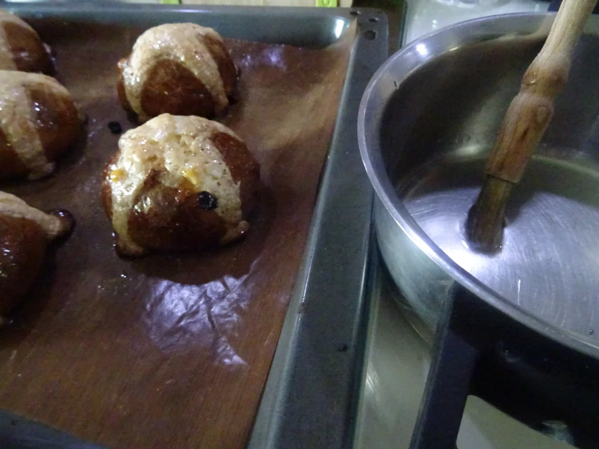 Hot Cross Buns - Rezept - Bild Nr. 3