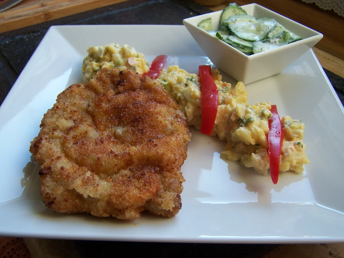 Rezept: Schweinenacken-Schnitzel+Kartoffelsalat+Gurkensalat Bild Nr. 10228 Schweinenacken-Schnitzel+Kartoffelsalat+Gurkensalat - Rezept - Bild Nr. 10228