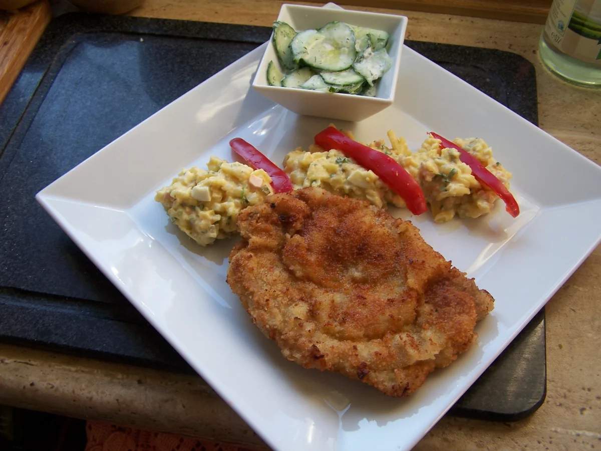 Rezept: Schweinenacken-Schnitzel+Kartoffelsalat+Gurkensalat Bild Nr. 10229 Schweinenacken-Schnitzel+Kartoffelsalat+Gurkensalat - Rezept - Bild Nr. 10229