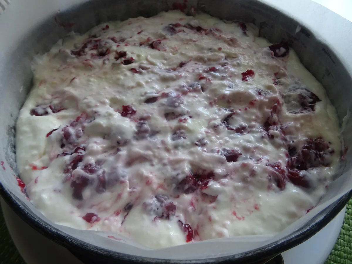 Österliche Kirsch-Sahne-Torte - Rezept - Bild Nr. 3
