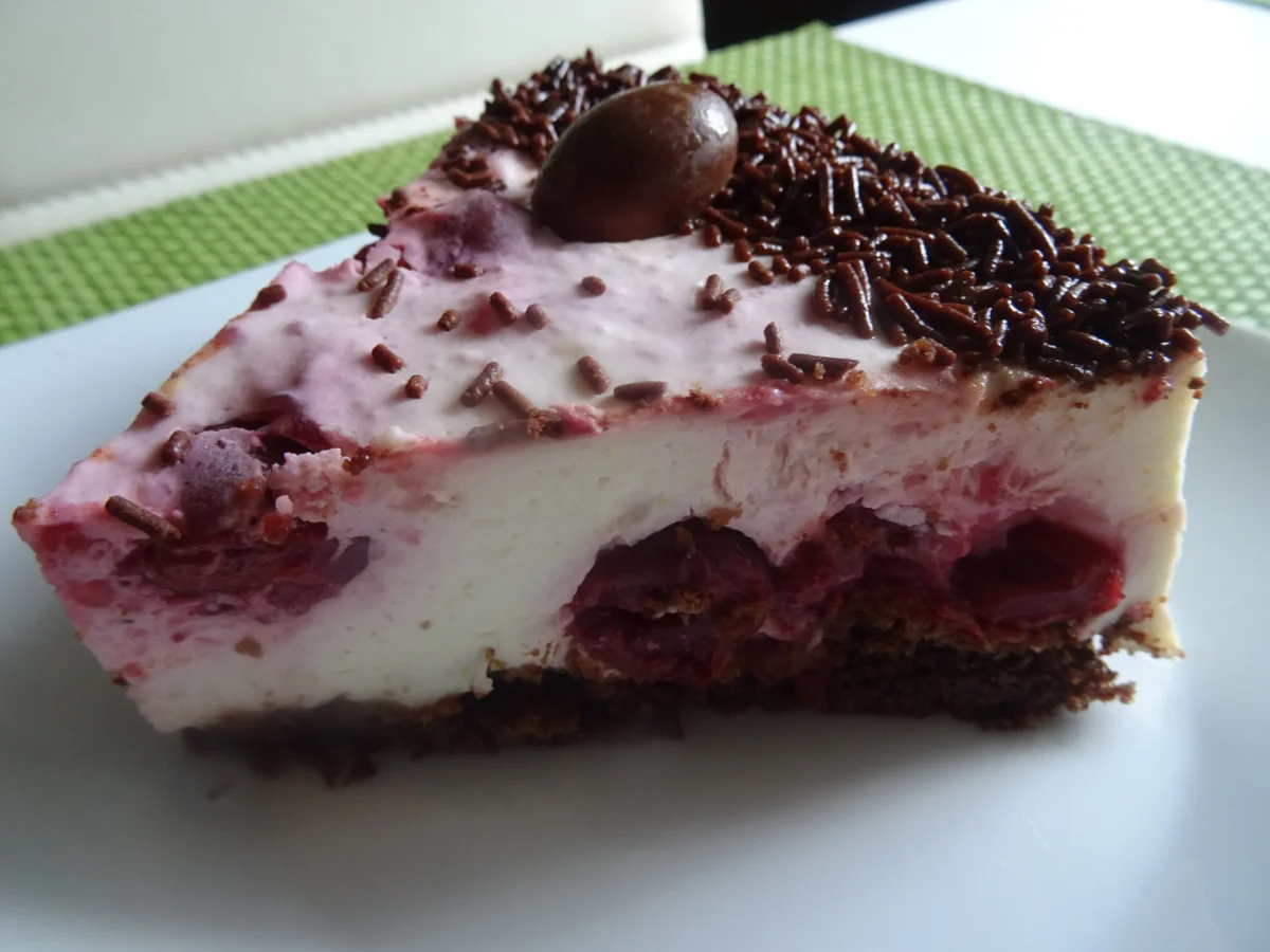 Österliche Kirsch-Sahne-Torte - Rezept - Bild Nr. 8