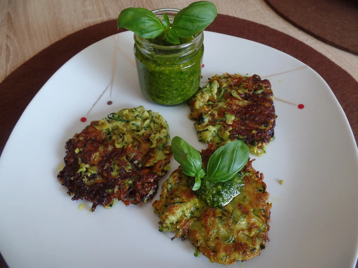 Zucchinipuffer mit Pesto - Rezept - Bild Nr. 10273