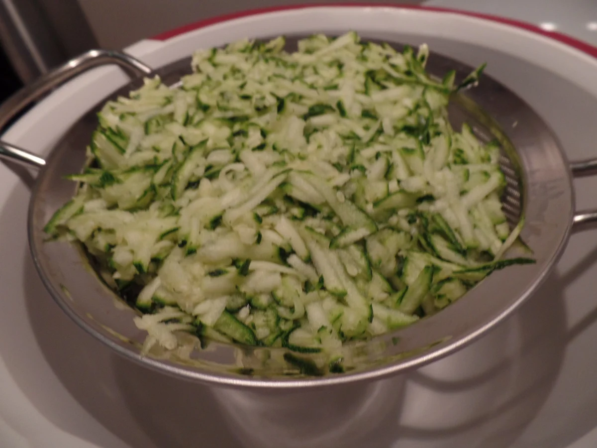 Zucchinipuffer mit Pesto - Rezept - Bild Nr. 10275