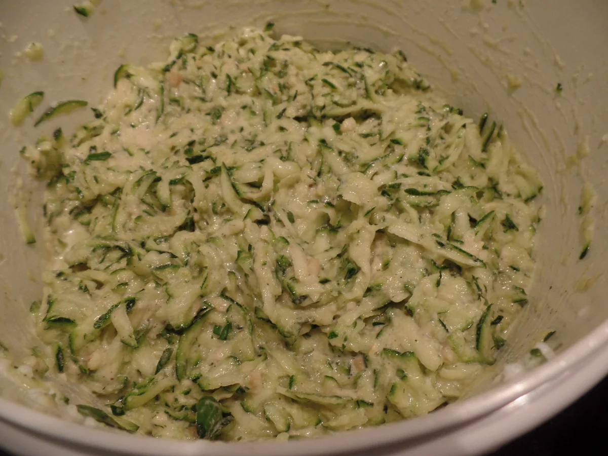 Zucchinipuffer mit Pesto - Rezept - Bild Nr. 10285