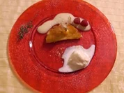 Rezept: Apfeltarte an Thymianeis und Calvadoszabaione Apfeltarte an Thymianeis und Calvadoszabaione - Rezept