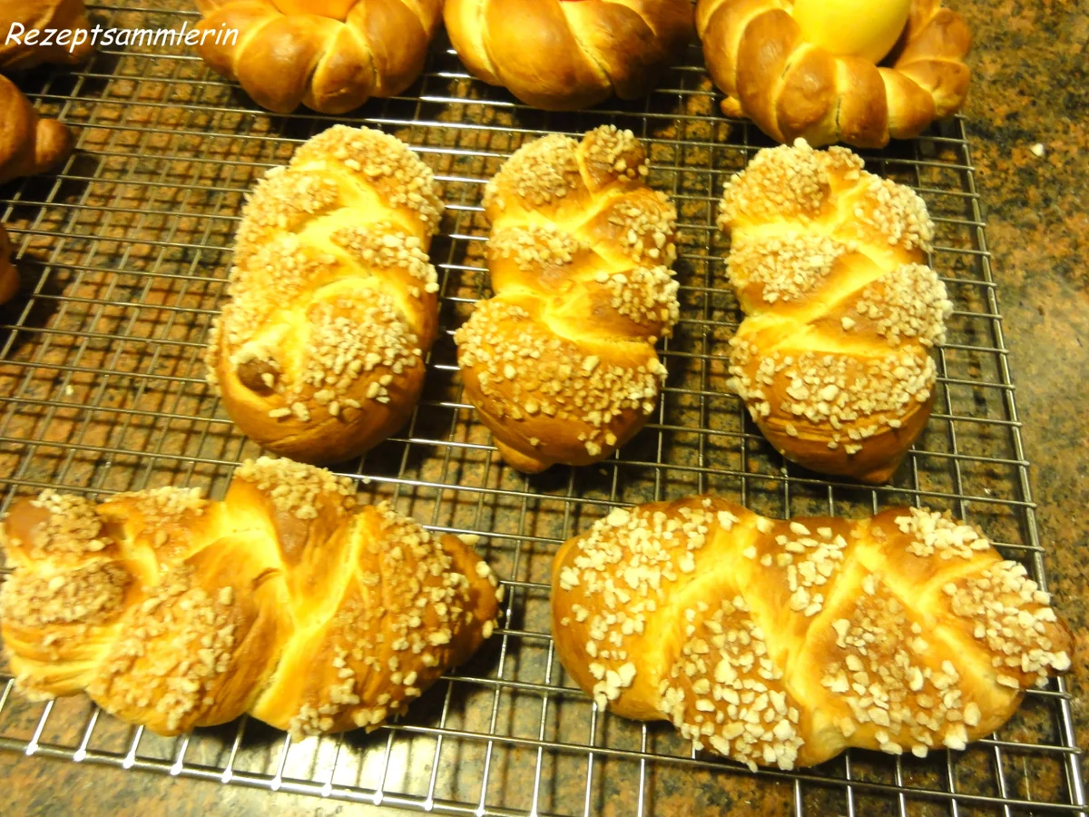 Rezept: Hefe: HEFEZOPF ~ HEFEKRÄNZE ~ HEFEBRÖTCHEN Bild Nr. 4 Hefe: HEFEZOPF ~ HEFEKRÄNZE ~ HEFEBRÖTCHEN - Rezept - Bild Nr. 4