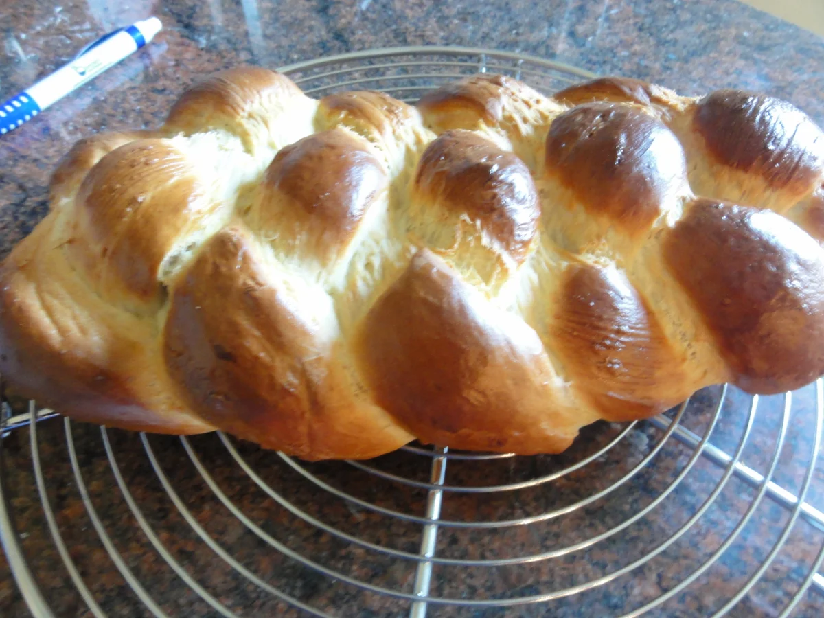 Rezept: Hefe: HEFEZOPF ~ HEFEKRÄNZE ~ HEFEBRÖTCHEN Bild Nr. 7 Hefe: HEFEZOPF ~ HEFEKRÄNZE ~ HEFEBRÖTCHEN - Rezept - Bild Nr. 7