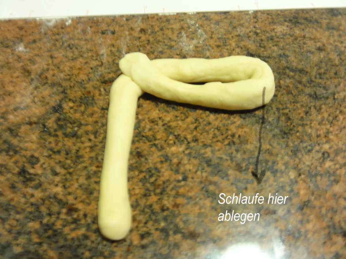 Rezept: Hefe: HEFEZOPF ~ HEFEKRÄNZE ~ HEFEBRÖTCHEN Bild Nr. 12 Hefe: HEFEZOPF ~ HEFEKRÄNZE ~ HEFEBRÖTCHEN - Rezept - Bild Nr. 12