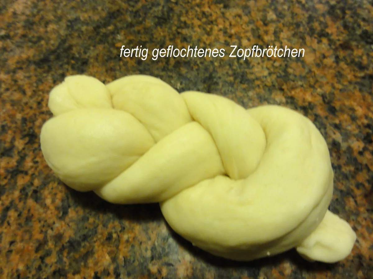 Rezept: Hefe: HEFEZOPF ~ HEFEKRÄNZE ~ HEFEBRÖTCHEN Bild Nr. 17 Hefe: HEFEZOPF ~ HEFEKRÄNZE ~ HEFEBRÖTCHEN - Rezept - Bild Nr. 17